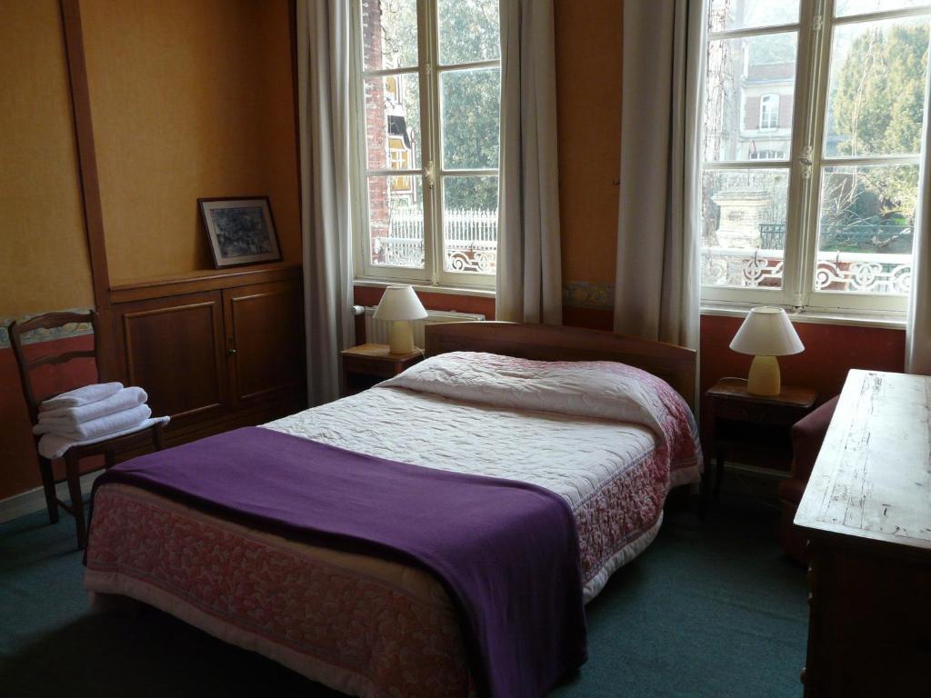 Hotel Henri IV Saint-Valery-en-Caux Room photo